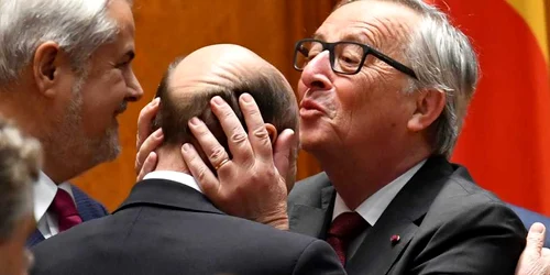 Traian Basescu si Jean Claude Juncker FOTO AFP