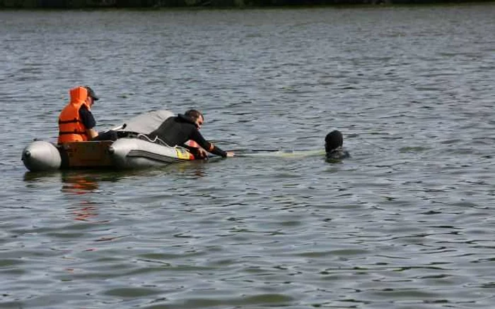 Două persoane s-au înecat sub privirile unor pescari care au făcut glume pe seama lor