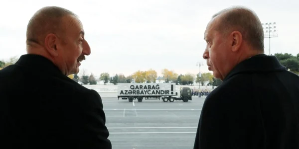 erdogan aliev foto Murat CETINMUHURDAR / TURKISH PRESIDENTIAL PRESS SERVICE / AFP
