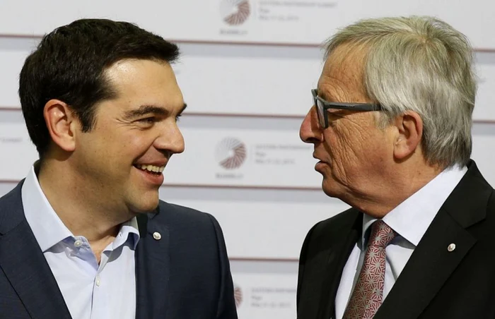 Preşedintele Comisiei Europene, Jean-Claude Juncker (dreapta), trădat de premierul grec Alexis Tsipras