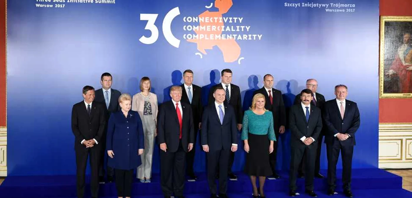 Liderii statelor participante la summit-ul Iniţiativei Celor Trei Mări, de la Varşovia