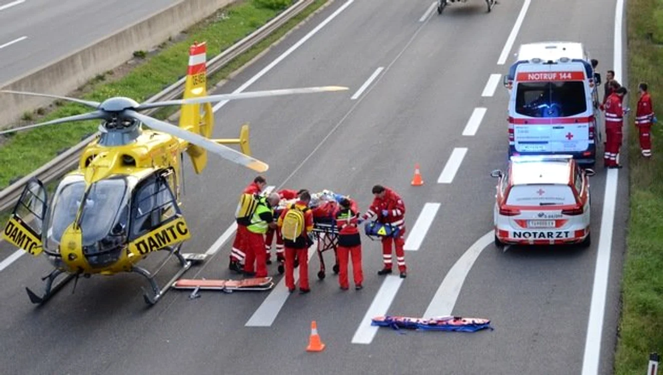 
    Cinci români şi-au pierdut viaţa în accidentul petrecut lângă Vienafoto: www.krone.at  