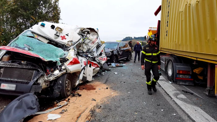 Ambulanța a fost zdrobită Foto: Il Matino