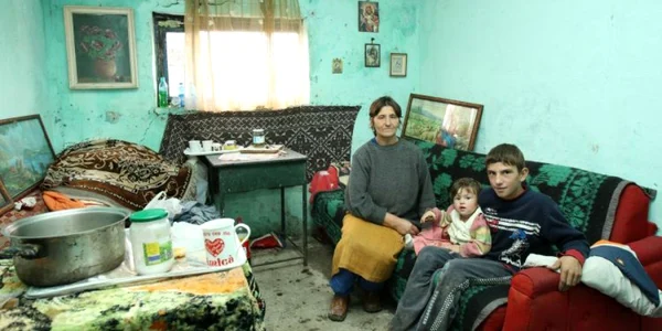 Peste 30 de familii trăiesc în condiţii mizere în cartierul mărginaş al oraşului Viile Noi