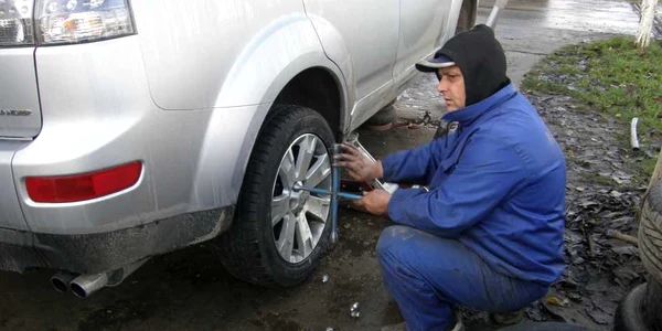 Unii timişoreni au început să-şi schimbe anvelopele