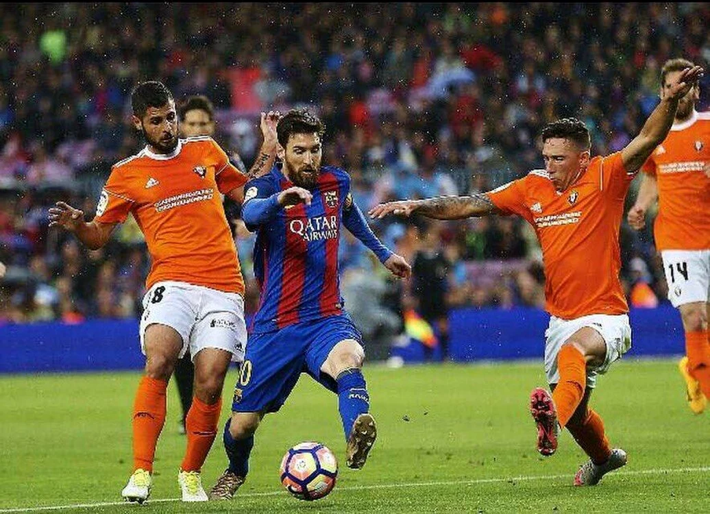 Jhon Steven Mondragon, primul din stânga, a fost adversarul lui Messi