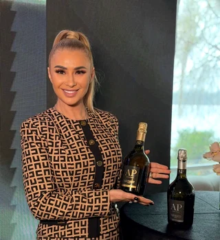 Anamaria Prodan a lansat vinul ce-i poartă numele, AP Prosecco Valdobiaddene Italia