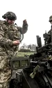 Război în Ucraina - Militari ucraineni efectuează teste ale dronei de luptă terestre Gnom-2 FOTO Ukrinform / Mediafax