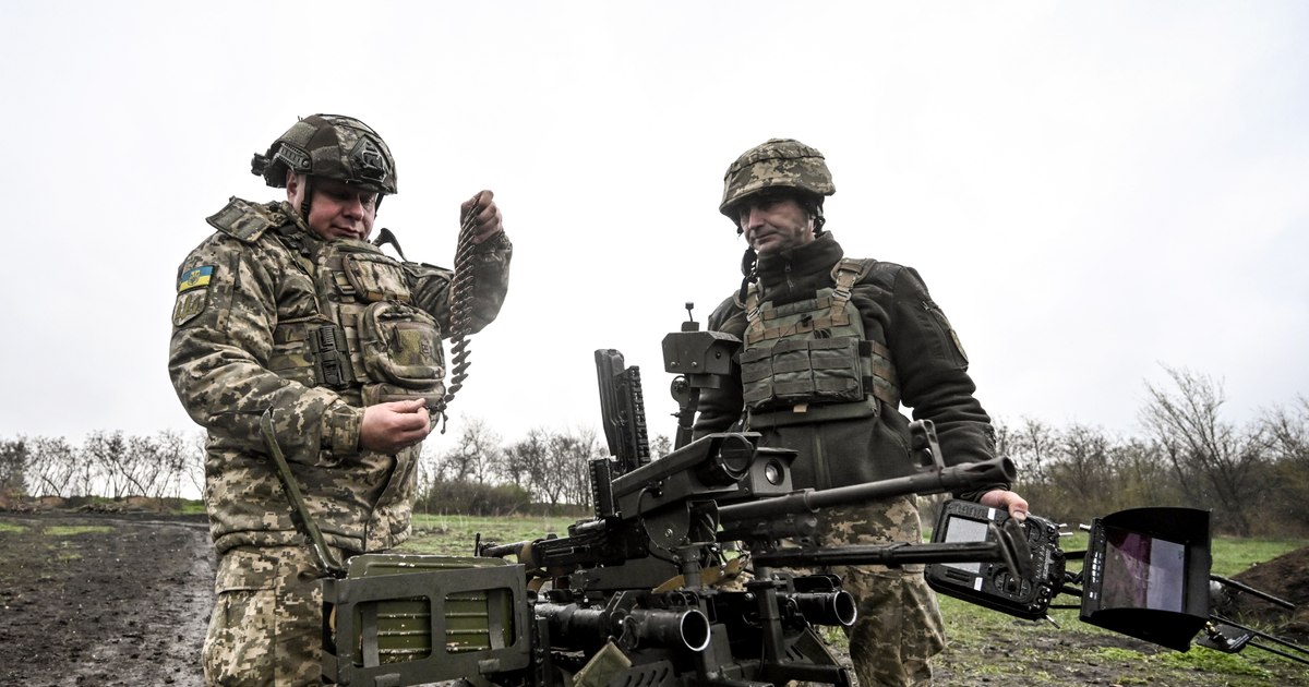 Protest împotriva mobilizării în Ucraina. Aproximativ 100 de persoane au blocat un vehicul de recrutare al armatei şi i-au înţepat roţile