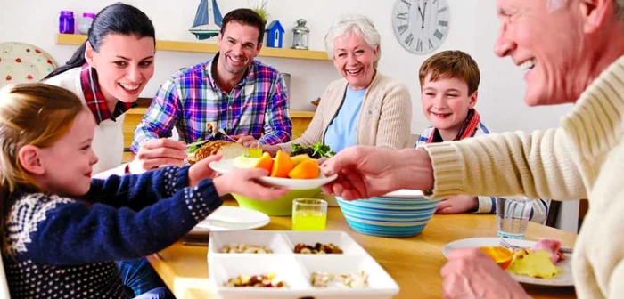 La masă trebuie să ţinem cont de câteva reguli de bun simţ FOTO Shutterstock