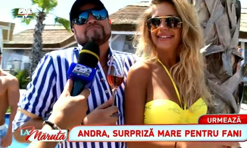 Fetele care îl înconjoară pe designer sunt simple distracţii jpeg