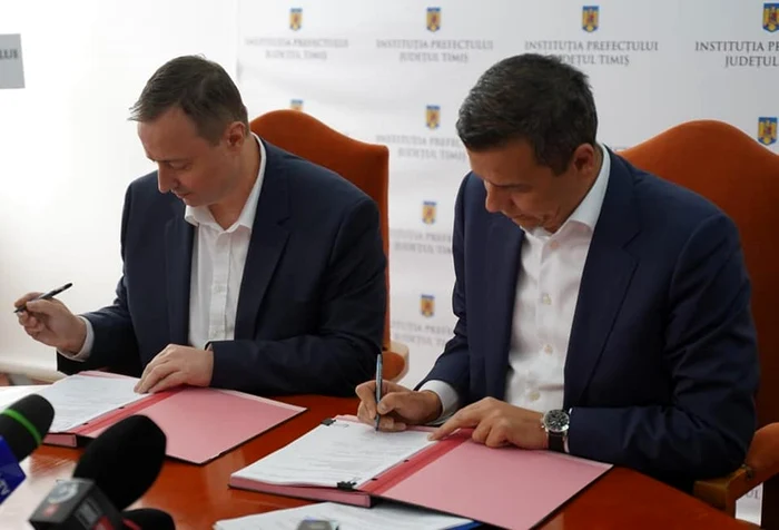 Ministrul Grindeanu a semnat contractul FOTO CNAIR 