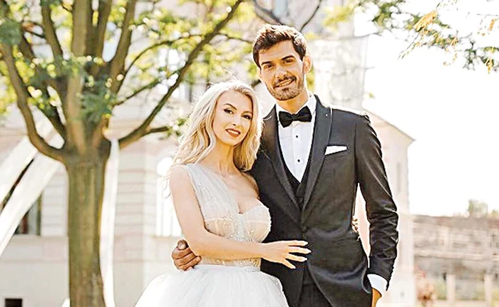 
    Andreea Bălan şi George Burcea au petrecut la o sală în centrul Bucureştiului  