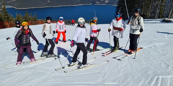 Ii pe clăpari și boots la Transalpina Ski în Vâlcea Foto Domeniul Schiabil Transalpina Voineasa