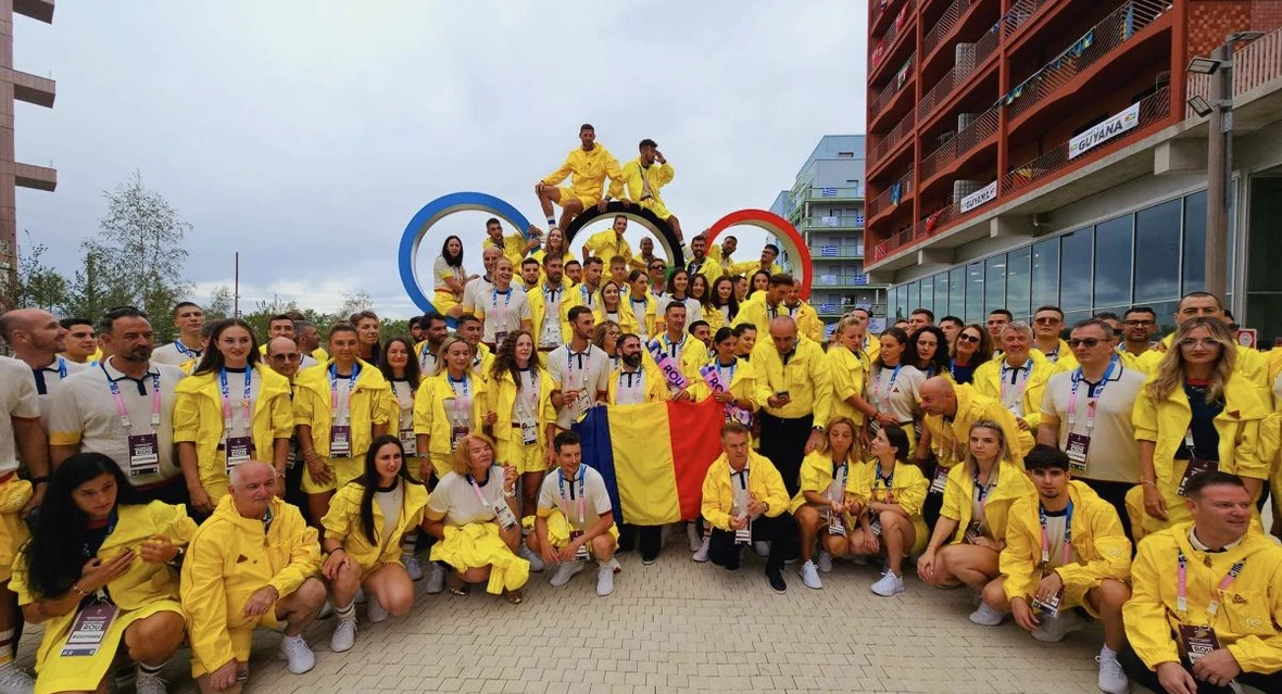 Delegația României, la plecarea spre centrul Parisului. Foto Facebook 