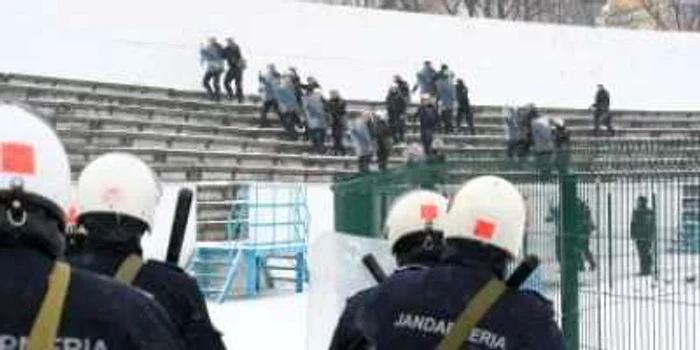 Botoşani: Jandarmii chemaţi la meci