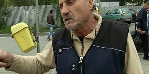 Bărbatul susţine că a fost bătut de doi poliţişti de la Secţia 2