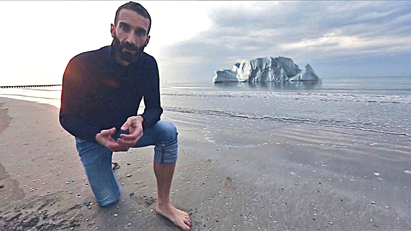 
    Alex Bellini  
