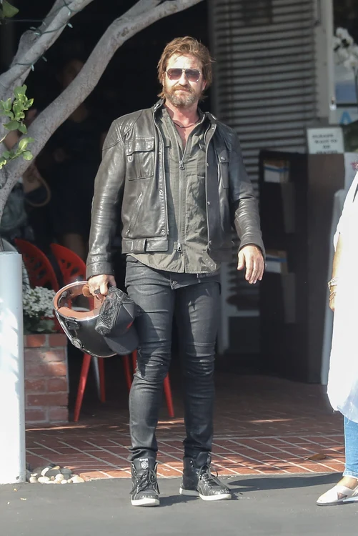 Gerard Butler out for lunch at Mauro's Cafe at Fred Segal jpeg