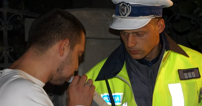 Poliţiştii vor continua acţiunile de depistare a alcoolemiei la şoferi. 