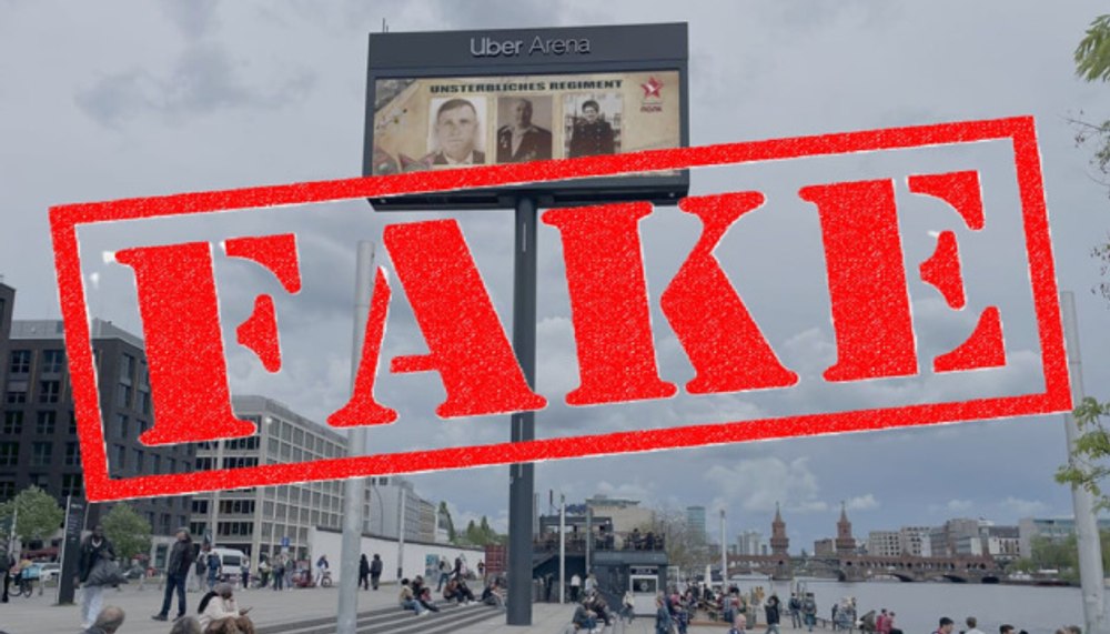 Propaganda rusă distribuie imagini false cu soldați din „Regimentul Nemuritor” pe panouri publicitare în Berlin
