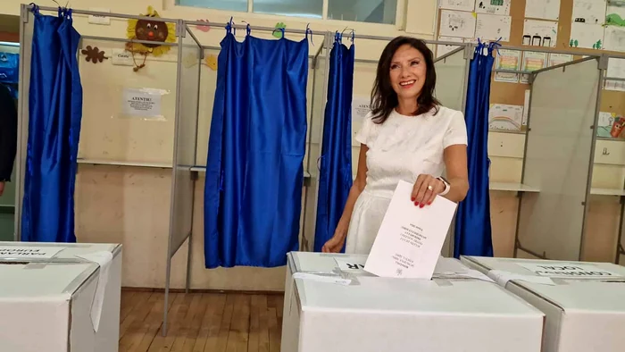 Carmen Iohannis la vot. FOTO sursadesibiu.ro