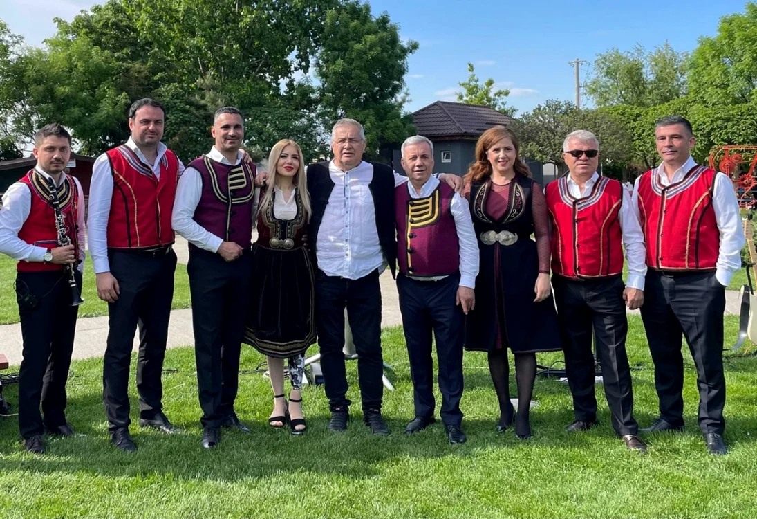 Invitaţii speciali Stela Bizdu, Florentina Costea, Gică Coadă, Stelian Arău şi trupa Makidonia fac show armânesc la Prima TV
