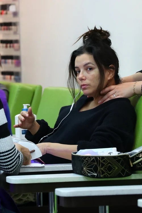 *EXCLUSIVE* Pregnant Eva Longoria makes an uncharacteristically fresh faced trip to the nail salon jpeg