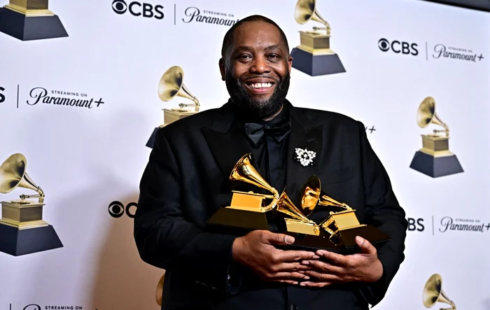 Killer Mike cu trofeele Grammy, februarie 2024