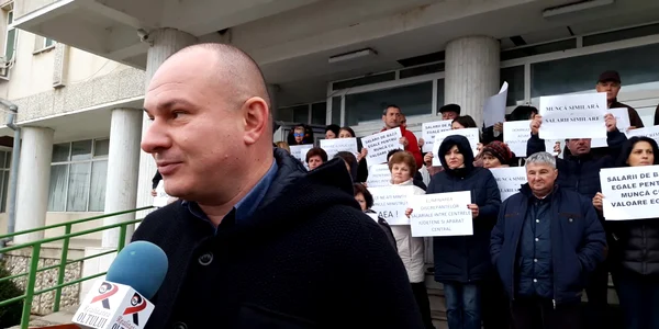 Funcţionarii APIA, a treia zi de proteste. Şefii au cerut liste cu protestatarii