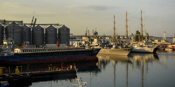 odesa-port-shutterstock_2084294713