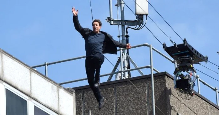 Tom Cruise preferă să îşi execute singur cascadoriile din filme, chiar dacă necesită o pregătire îndelungată