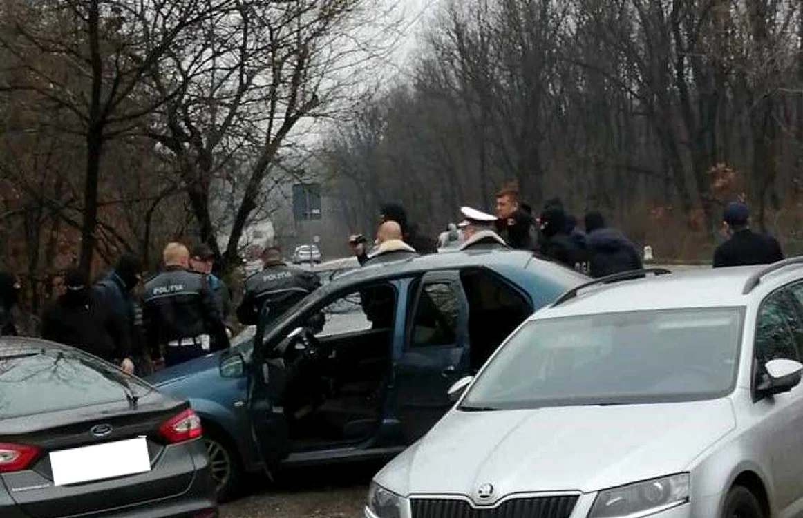 Poliţiştii de a aSerbviciul Rutier Olt au fost prinşi în flagrant marţi, 10 martie 2020 FOTO: Radu George