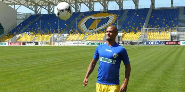 Geraldo Alves a îmbrăcat tricoul de „lup galben“. Foto fcpetrolul.ro