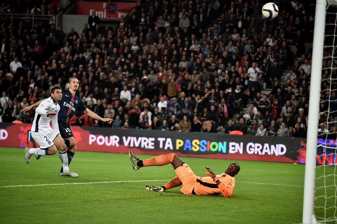 Portarul la Toulouse, Ahamada n-a putut evolua în meciul cu Camerun (Foto: EPA-EFE)