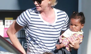 charlize theron fiica august jpeg