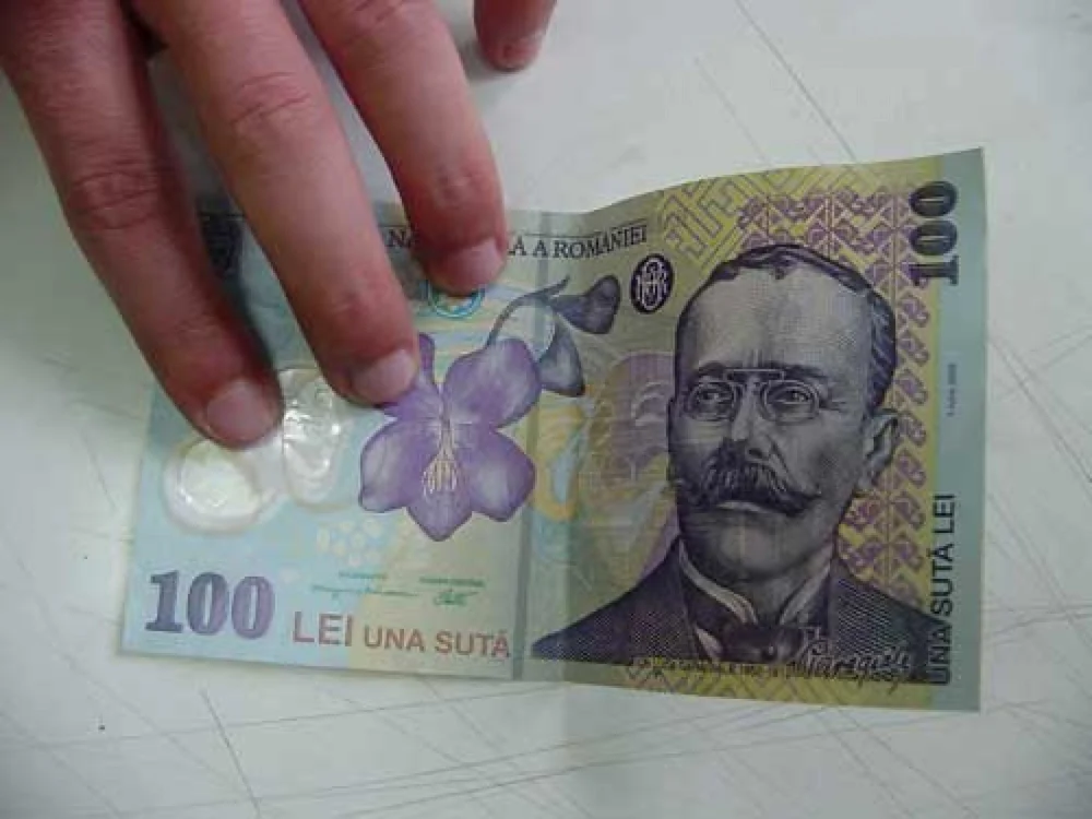 Vârstnicul a fost trimis în judecată după ce ar fi pus 100 de lei în dosarul de la Casa de Pensii