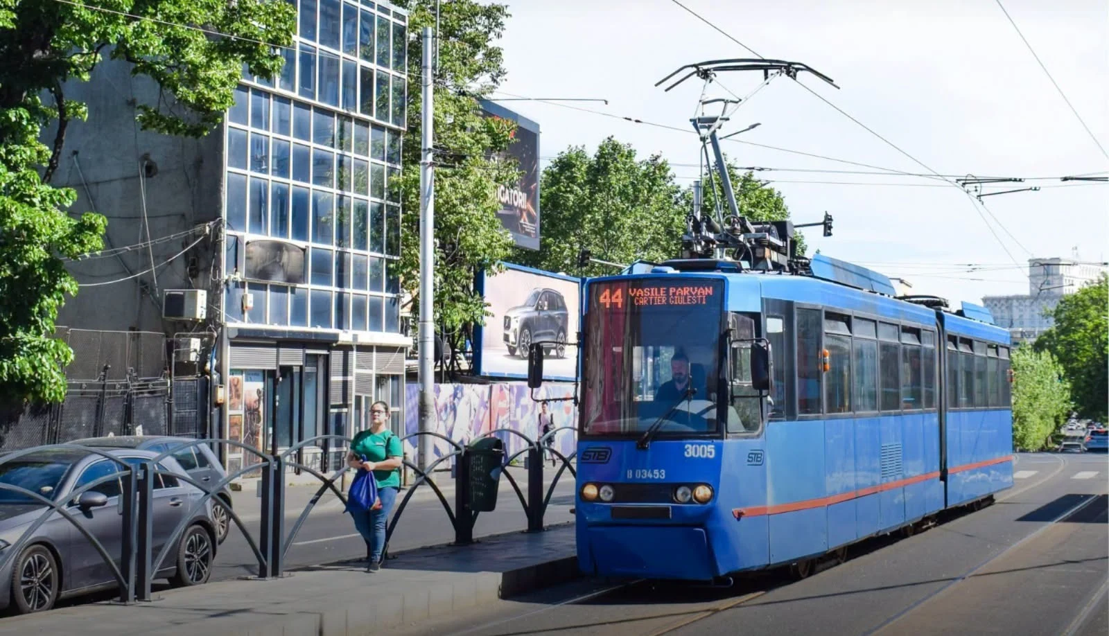 Un tronson important de șine de tramvai intră în reabilitare. Ce linii STB își schimbă traseul timp de un an