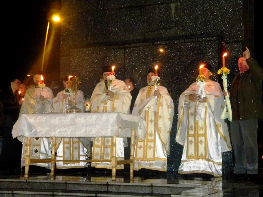 Credincioşii au luat lumină