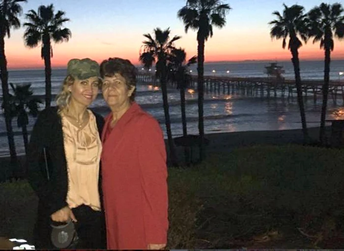 Anamaria Ferentz şi mama ei se distrează în America foto: arhiva personală