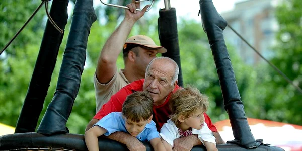Dan Voiculescu, alături de nepoţi
