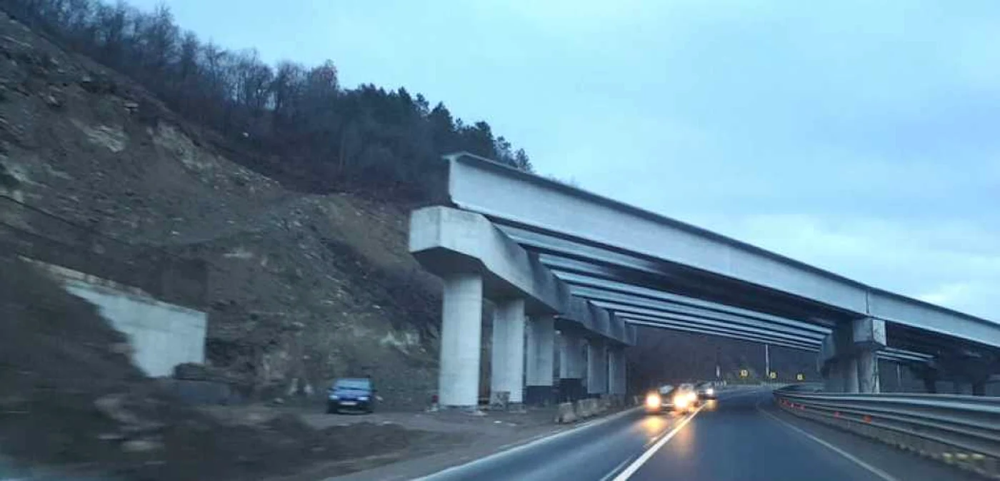 Şantierul autostrăzii la Şoimuş. FOTO: Daniel Guţă. ADEVĂRUL.