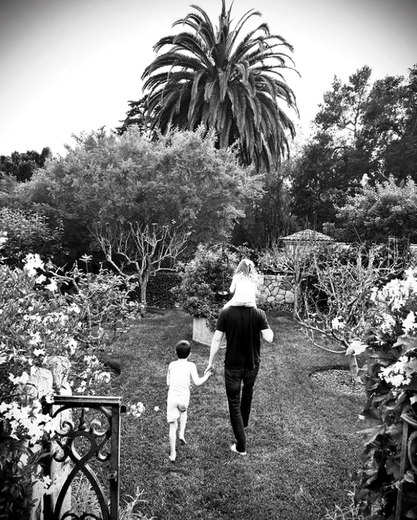 Prințul Harry cu Archie și Lilibet foto Instagram Meghan jpg