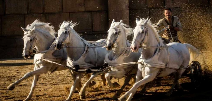 Prinţul renegat Judah Ben-Hur (Jack Huston) şi cei
patru cai albi ai lui de poveste