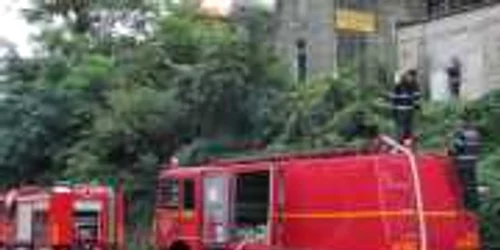 „Casa Englezească” a fost cuprinsă de flăcări