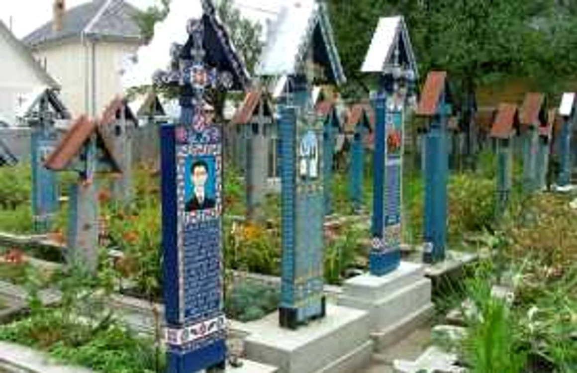 Mai multe cruci din Cimitirul Vesel au dispărut Foto: Adevărul