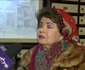 Ajută cu mâncare bătrânii din blocul în care locuiește