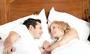 12 13 sanatate 3 cuplu femeie barbat pat dorm odihna 1 29 2009 2 30 18 pm jpeg