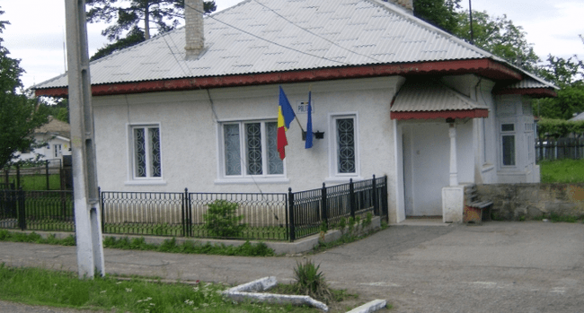 Poliţistul care a luat mită un scaun ergonomic a primit 7 ani de închisoare