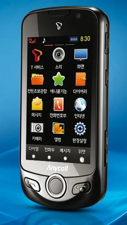 Samsung W960 AMOLED 3D nu necesită ochelari speciali pentru imagini tridimensionale.
